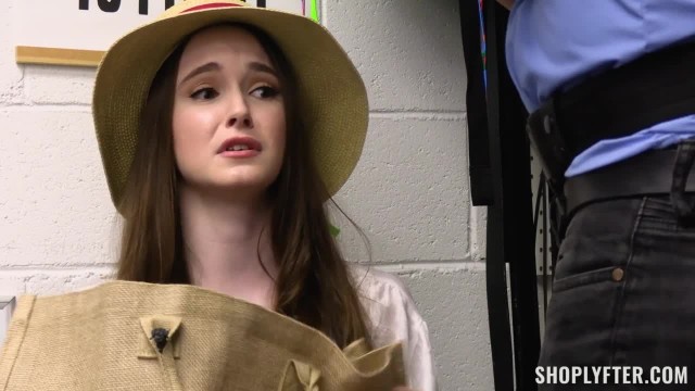 В этот раз охраннику магазина попалась невероятно классная воровка - #2