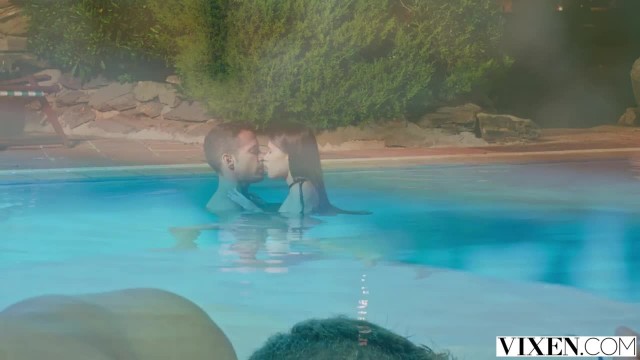 Дорогая гостиница и интенсивный секс у безлюдного бассейна - #2