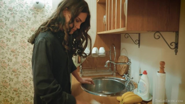 Похотливая фетишистка и её весьма жёсткая мастурбация - #1